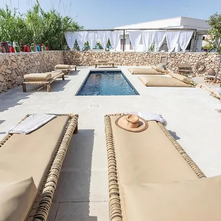 Bed & Breakfast Trullo Santovia 4*