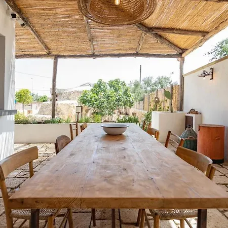 Trullo Santovia Bed & Breakfast Sant Isidoro (Apulia)