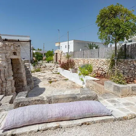 Trullo Santovia * Sant Isidoro (Apulia)