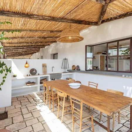Trullo Santovia Alojamento de Acomodação e Pequeno-almoço 4*