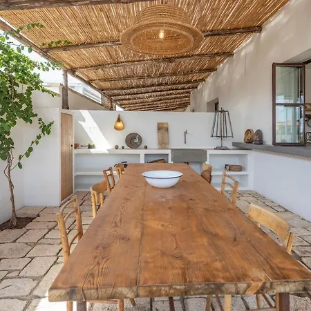 Trullo Santovia 4* סנט'איזידורו