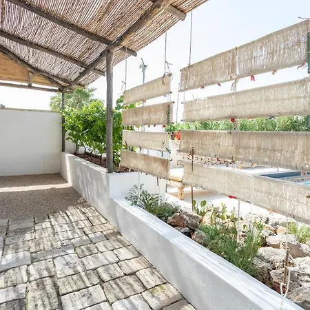 Trullo Santovia Alojamento de Acomodação e Pequeno-almoço Sant Isidoro (Apulia)