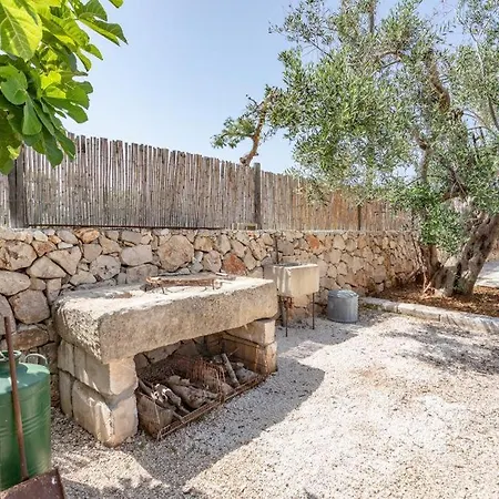 Trullo Santovia Bed & Breakfast Sant Isidoro (Apulia)