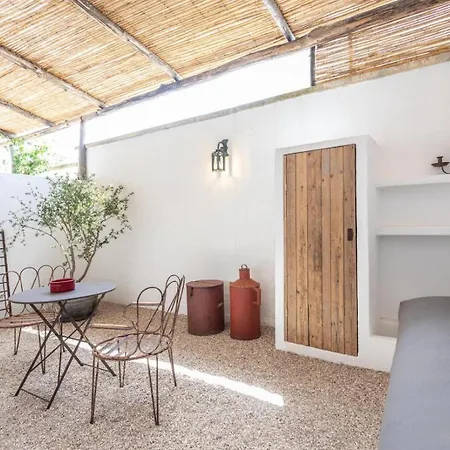 Trullo Santovia * Sant Isidoro (Apulia)