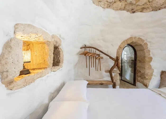 Bed & Breakfast Trullo Santovia 4*