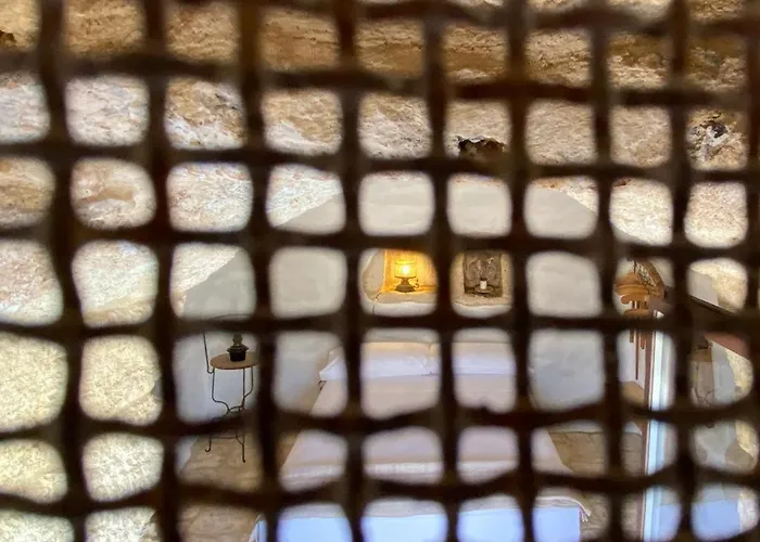 Trullo Santovia 4* סנט'איזידורו