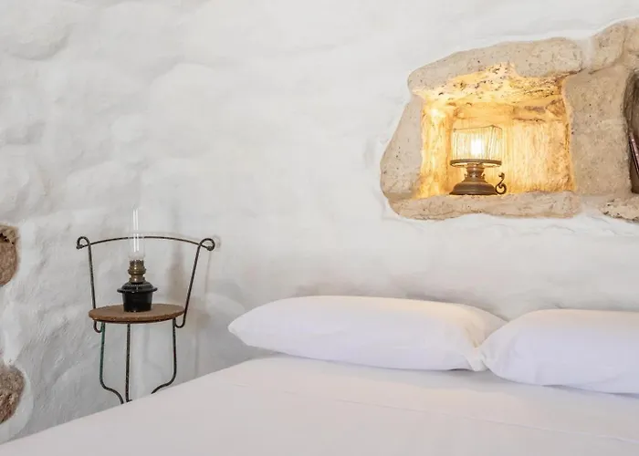 לינה וארוחת בוקר Trullo Santovia סנט'איזידורו